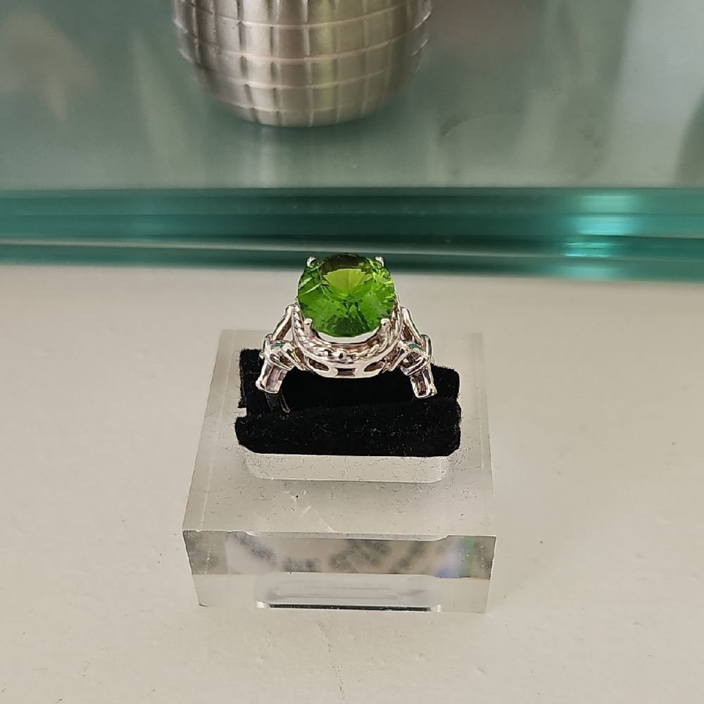 Elegant SS (.925) Green Gemstone Ring